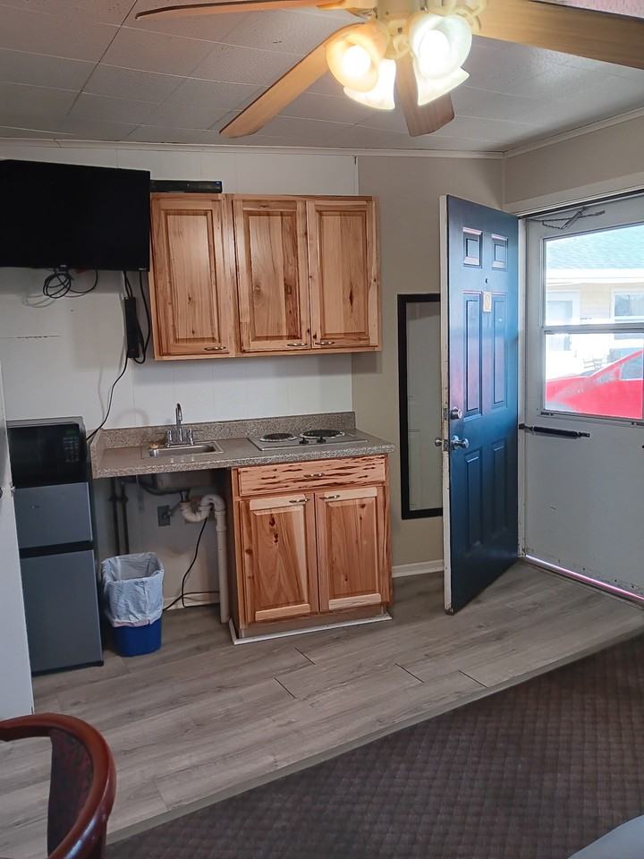 803 Western Avenue - Photo 6 of 15