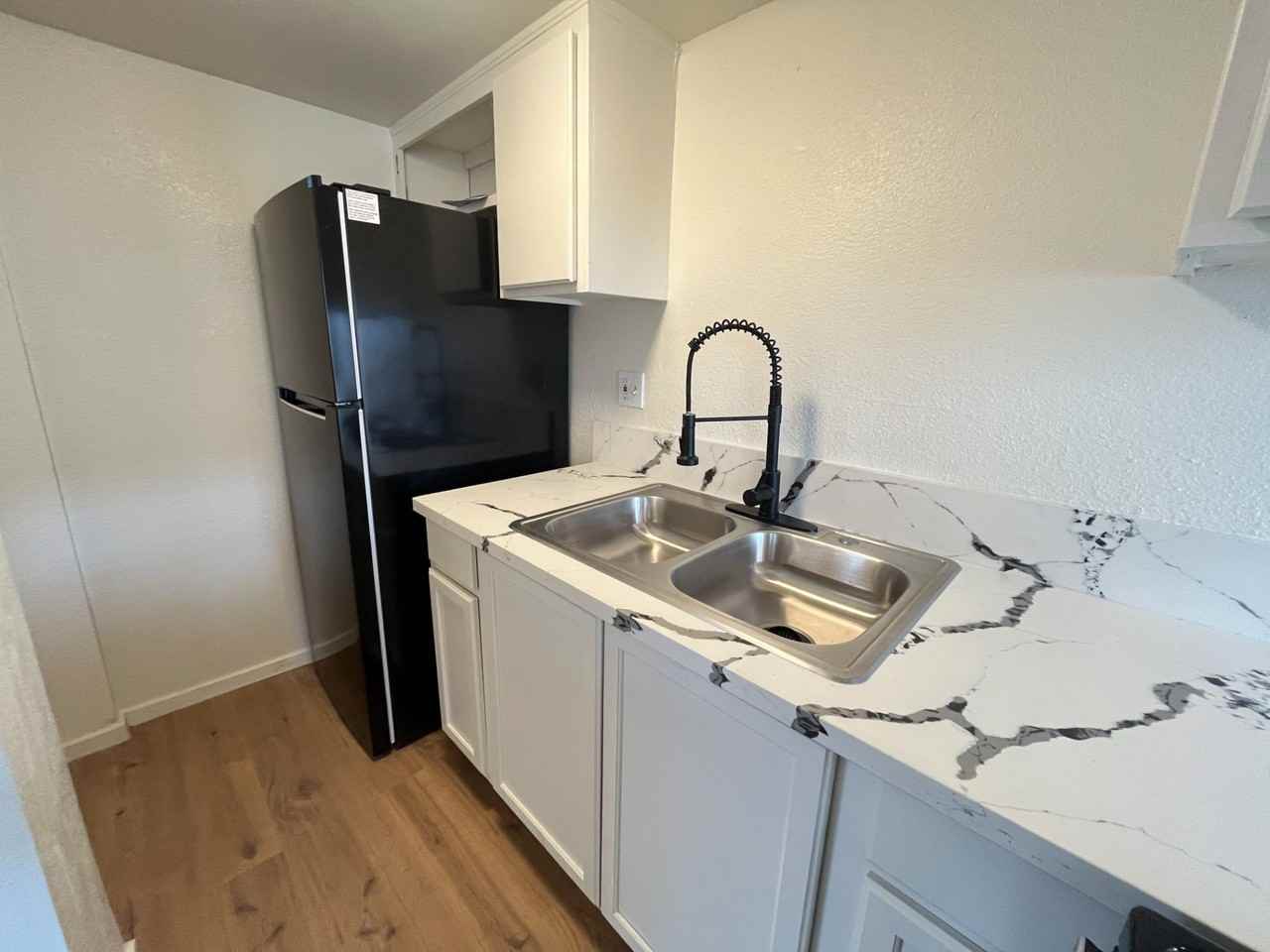 2410 South M Street - Photo 4 of 13