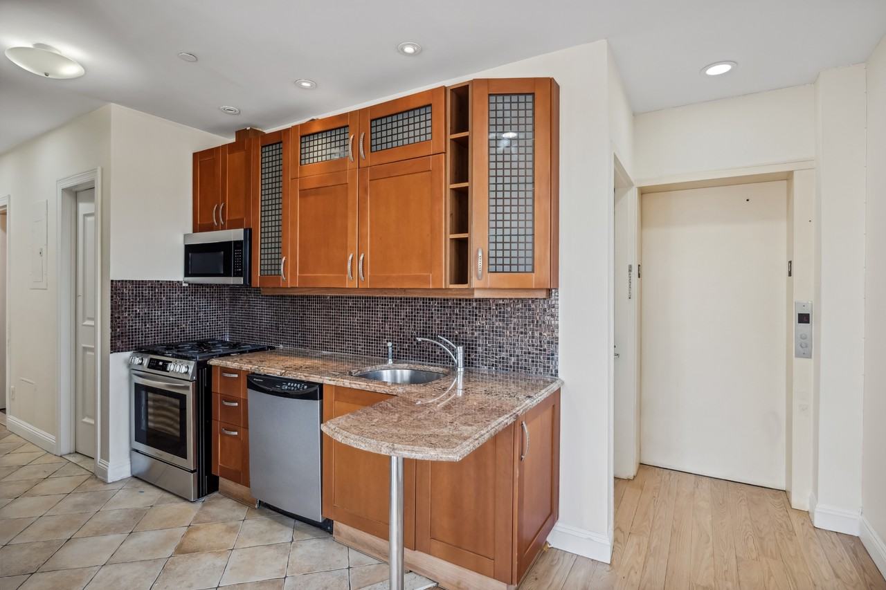 2848 Brighton 7th Street - Photo 7 of 11