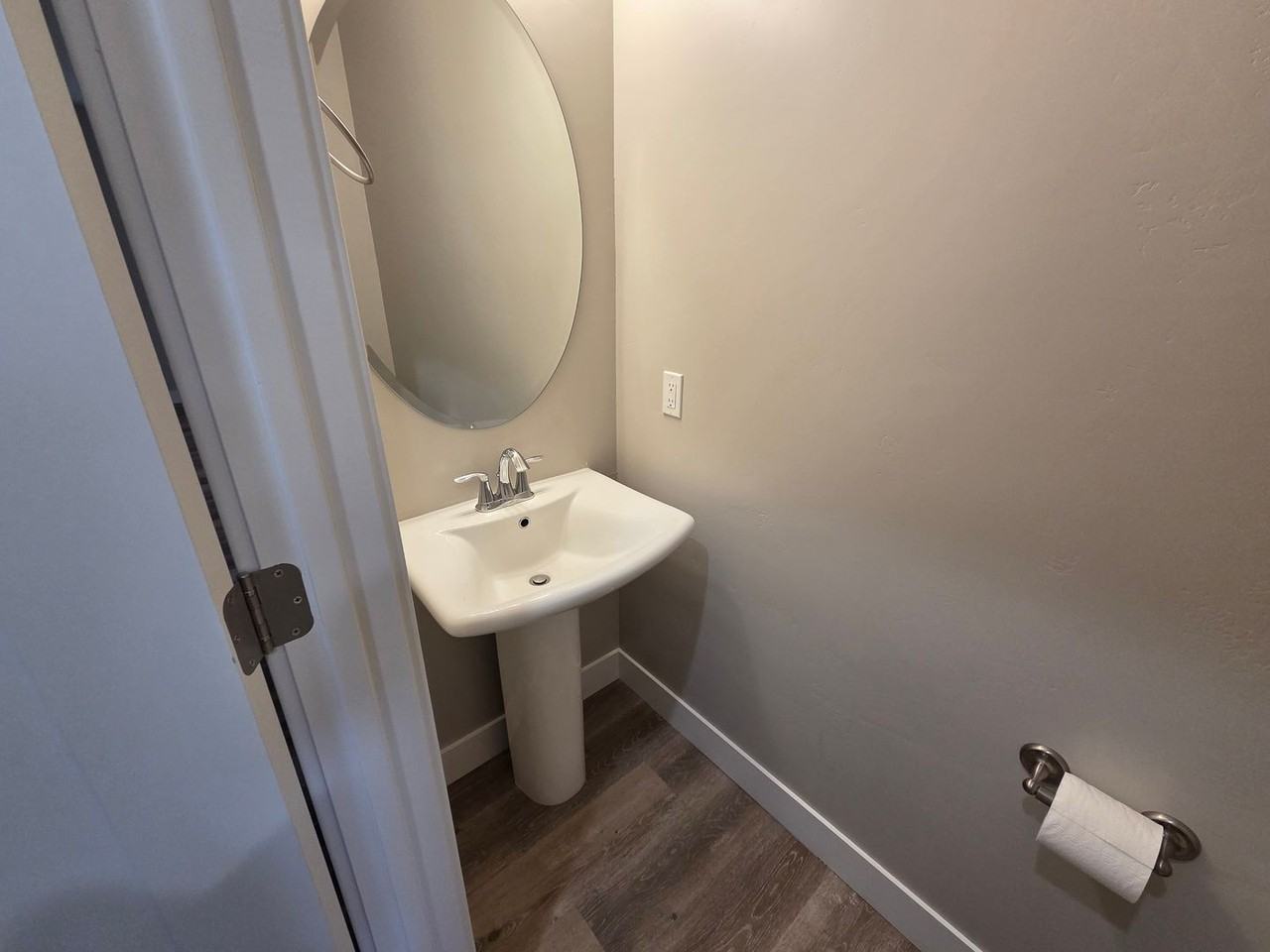3127 W 1675 N #E - Photo 4 of 31