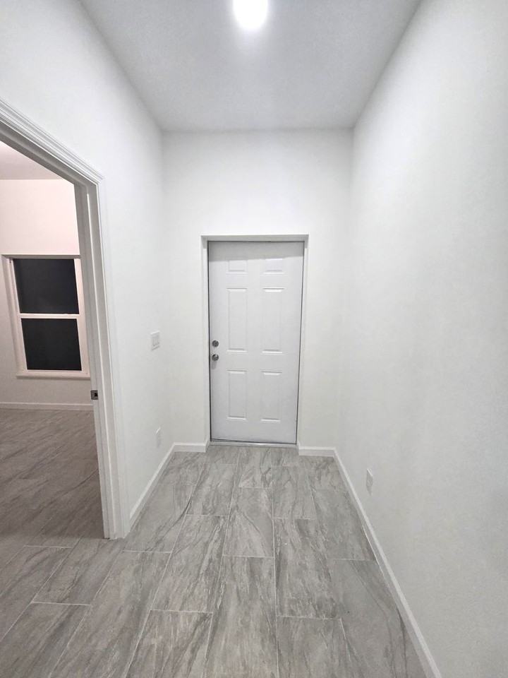 444 Genoa Ave S - Photo 4 of 50