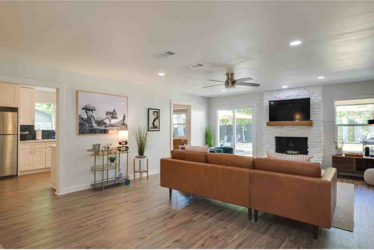 2202 Donna Dr - Photo 3 of 45