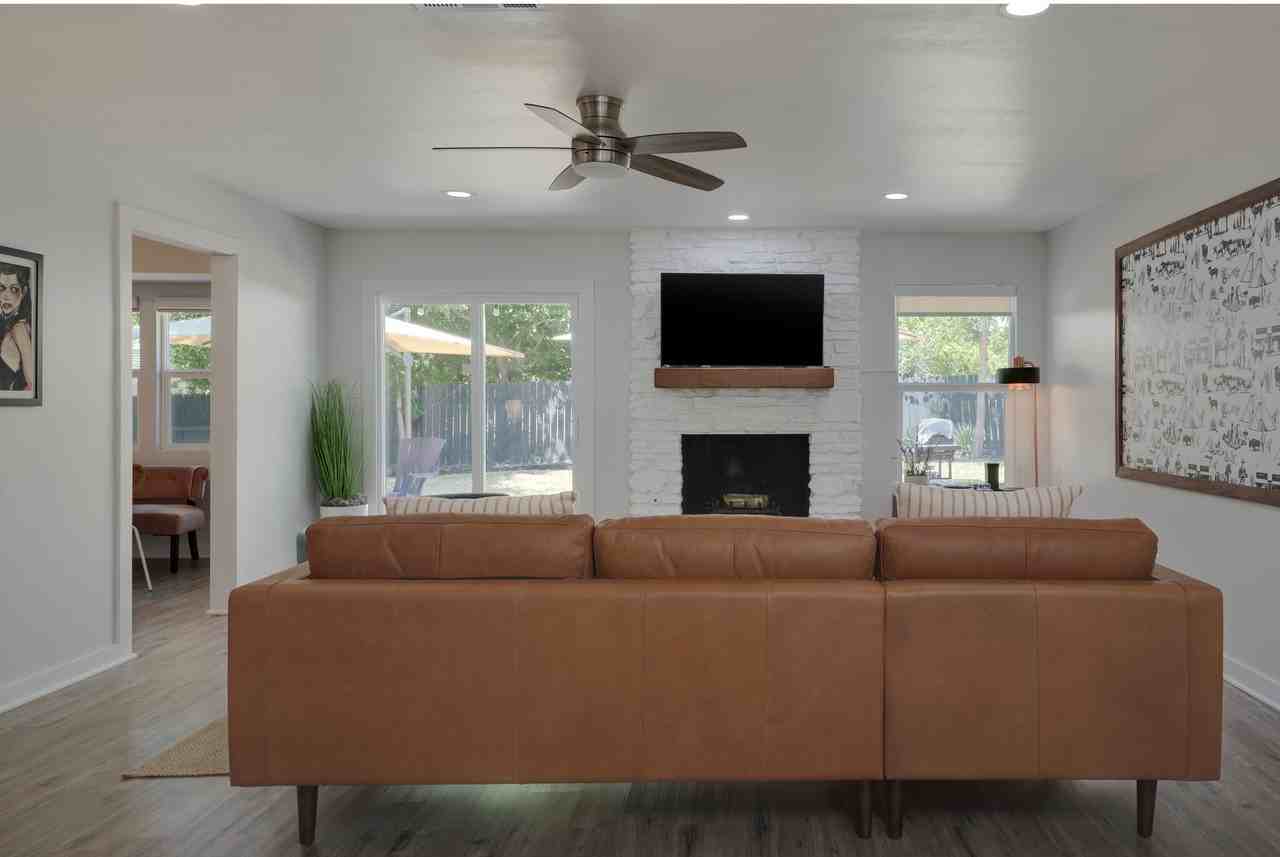 2202 Donna Dr - Photo 4 of 45