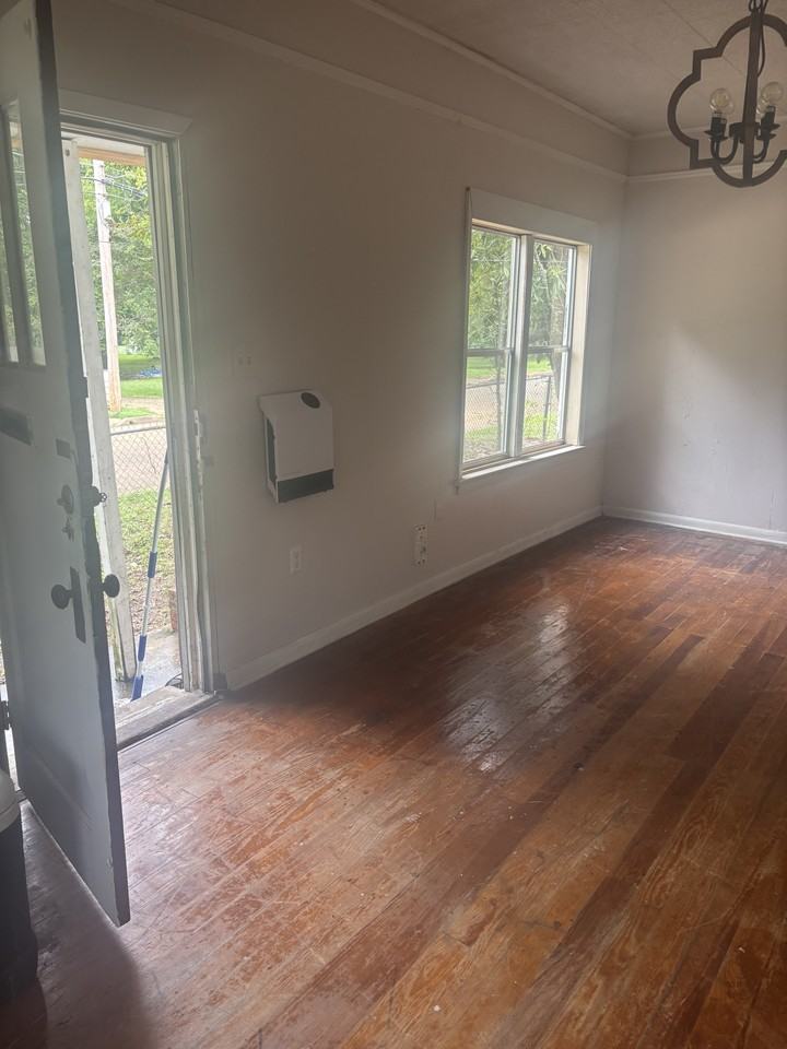 2620 7th St - Photo 3 of 7