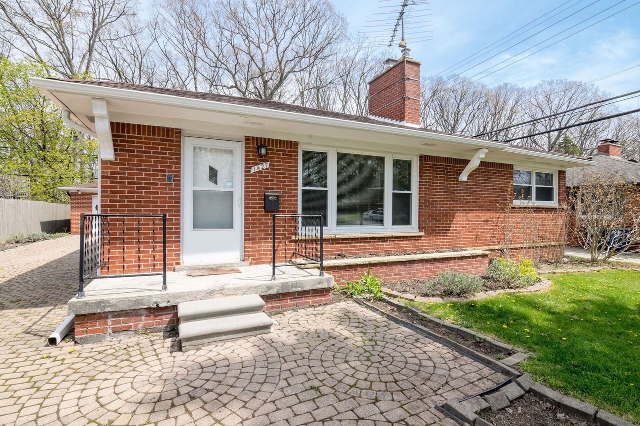 1427 Woodland Dr - Photo 2 of 50