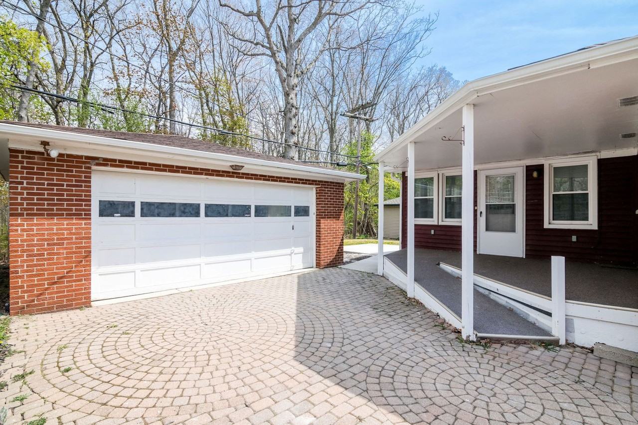 1427 Woodland Dr - Photo 5 of 50