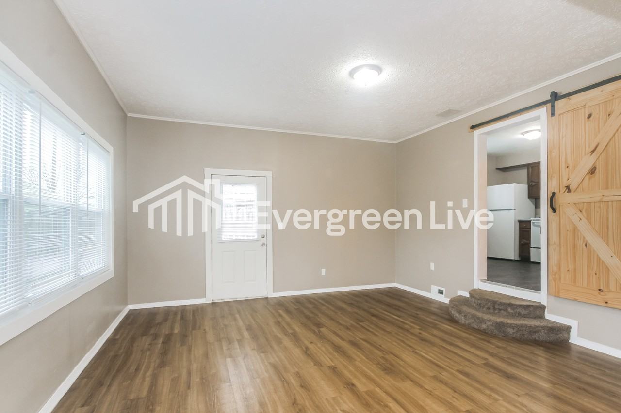 438 N 14th Ave - Photo 3 of 15