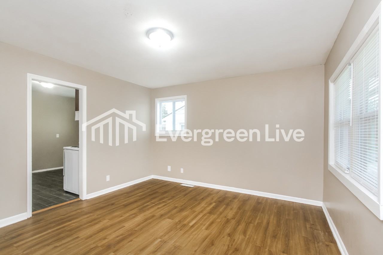 438 N 14th Ave - Photo 5 of 15