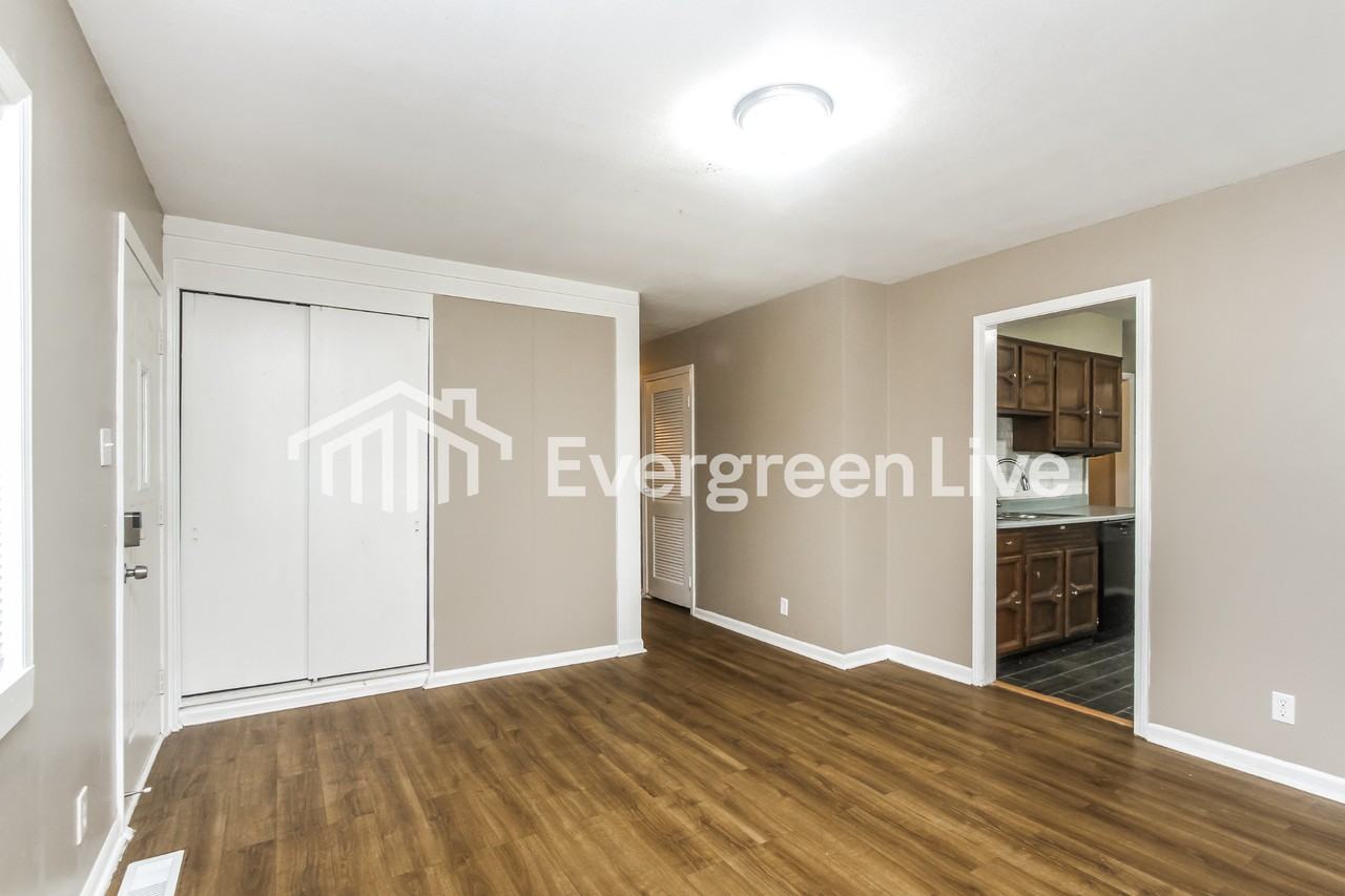 438 N 14th Ave - Photo 6 of 15