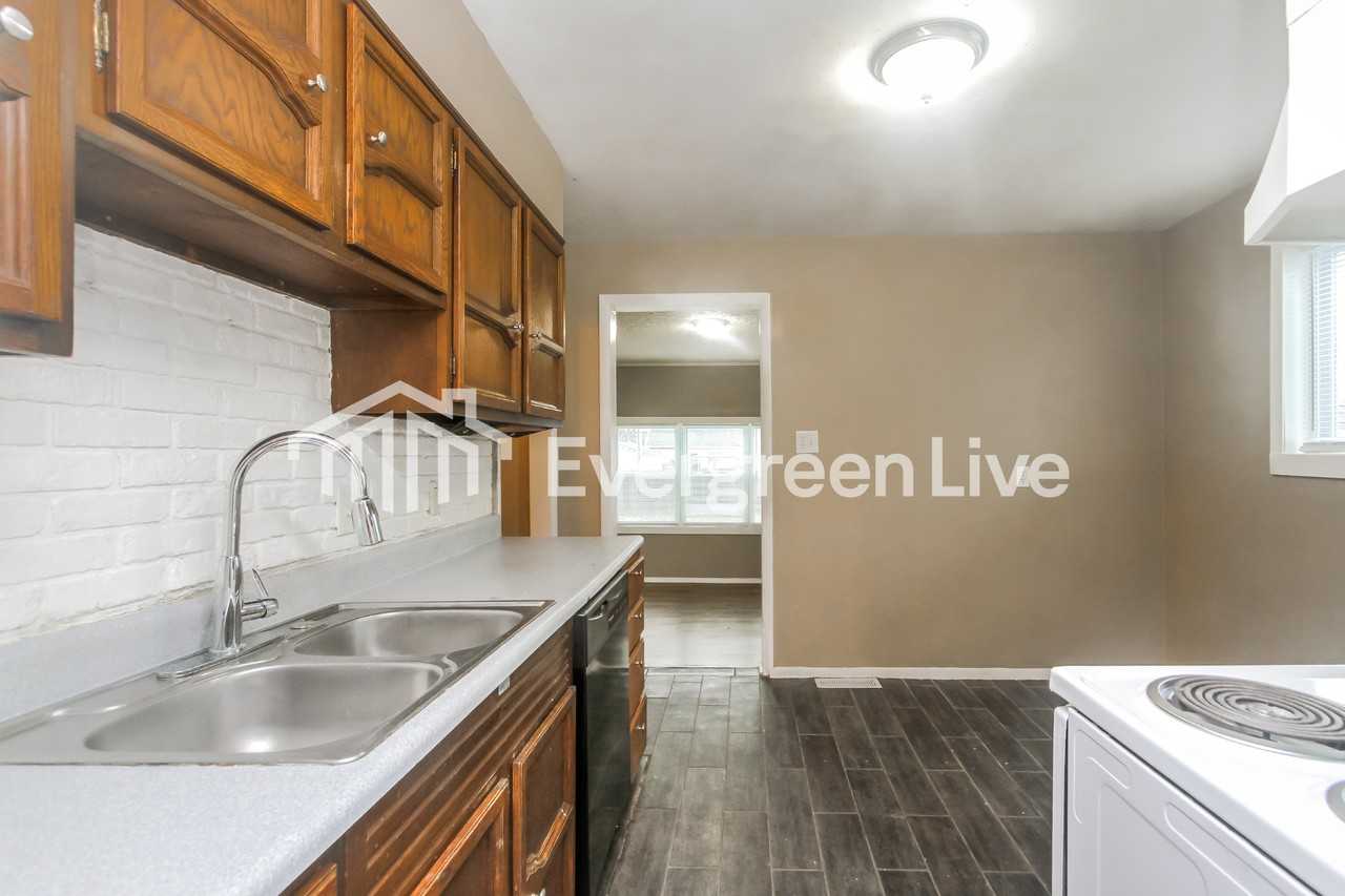 438 N 14th Ave - Photo 7 of 15