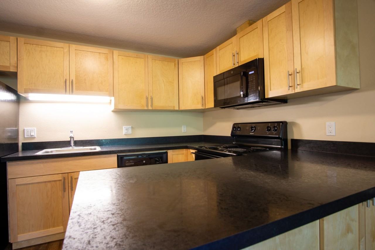 2775 Ne Division St #Q - Photo 5 of 13