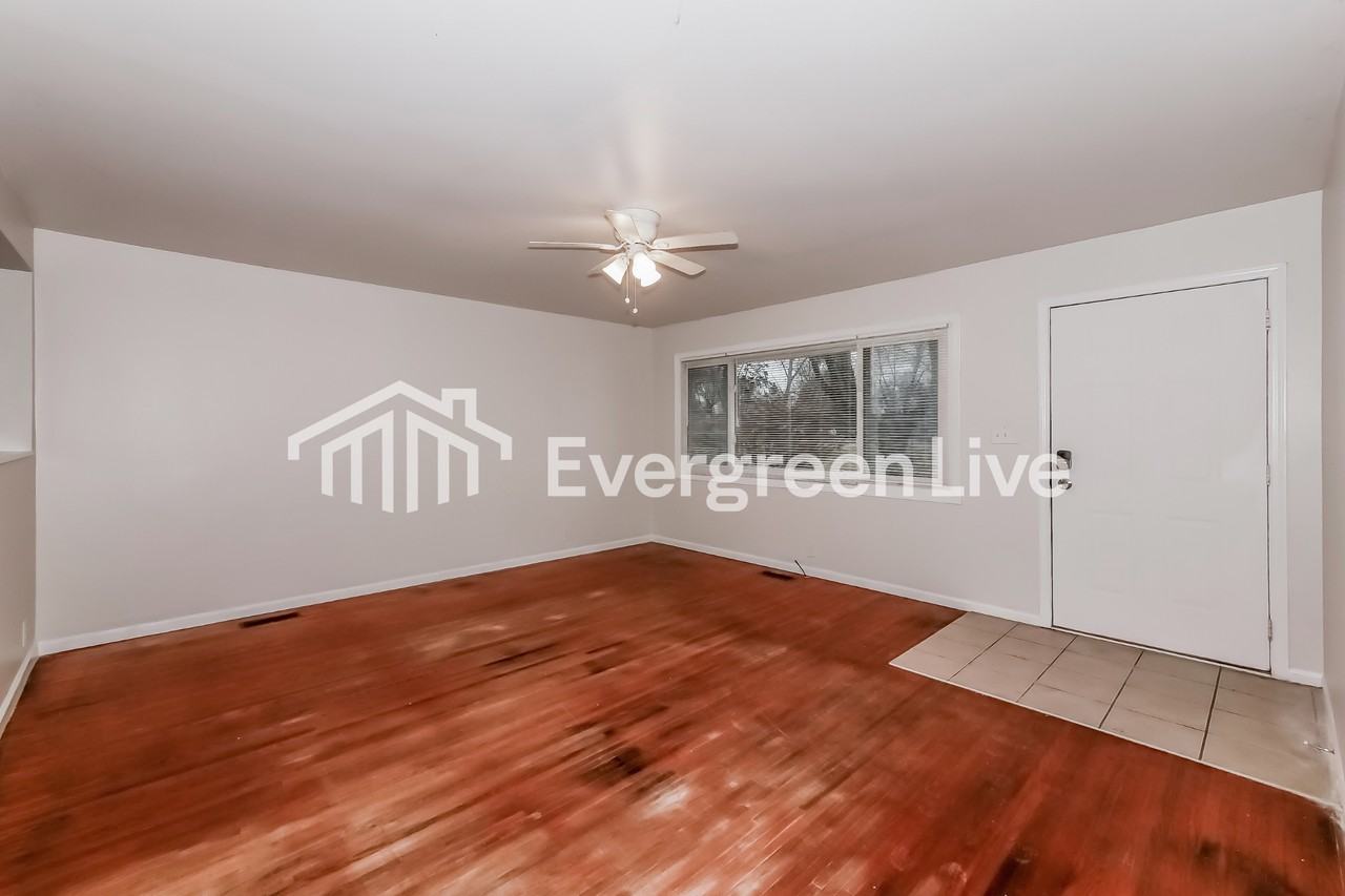 7301 Austin Dr - Photo 3 of 15