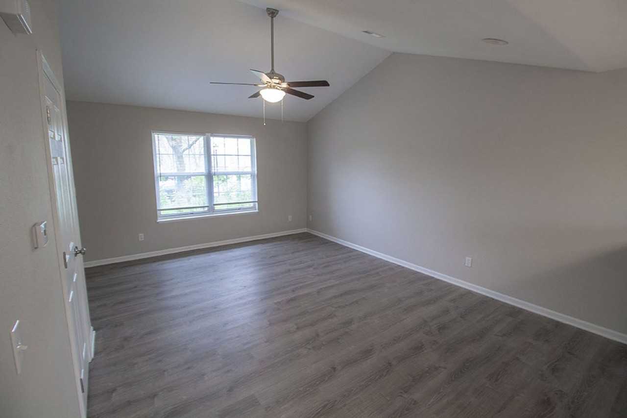 1306 Godas Dr - Photo 6 of 29