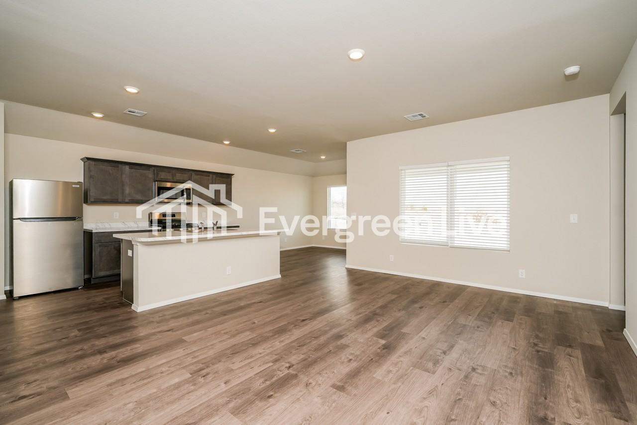 1118 Raven Dr - Photo 4 of 17