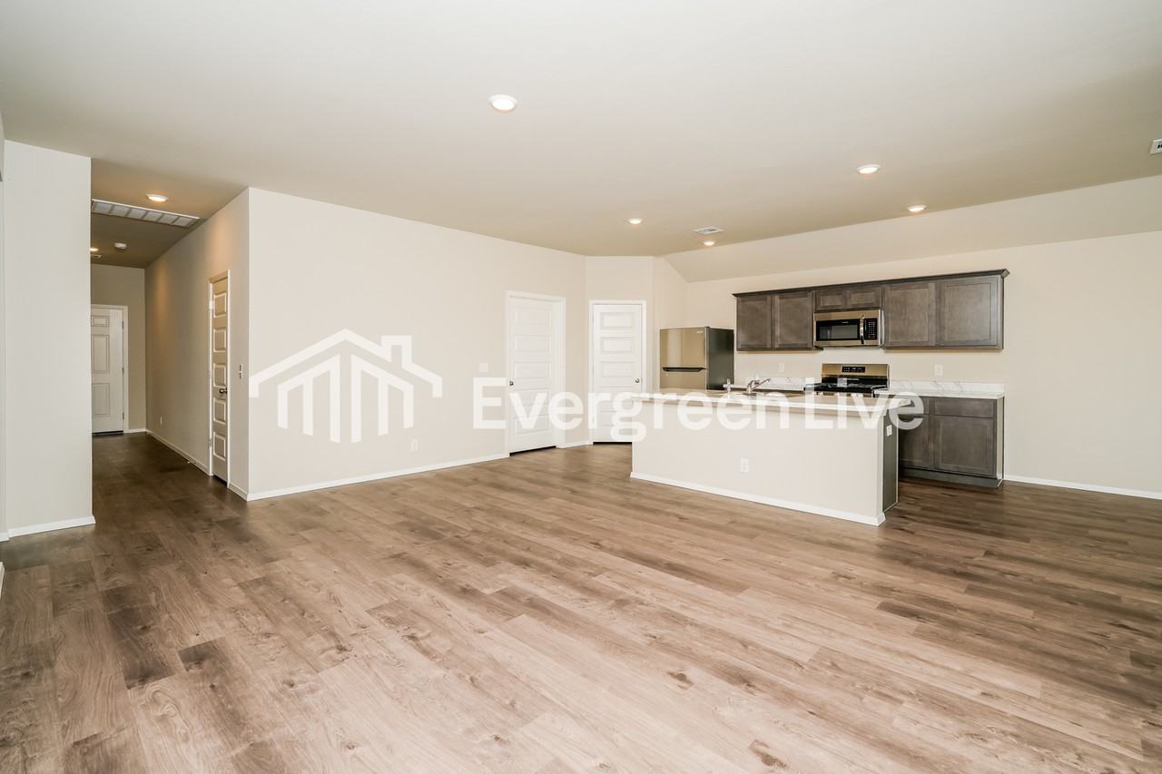 1118 Raven Dr - Photo 5 of 17