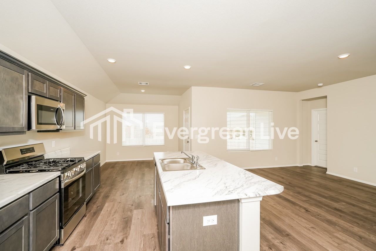 1118 Raven Dr - Photo 6 of 17