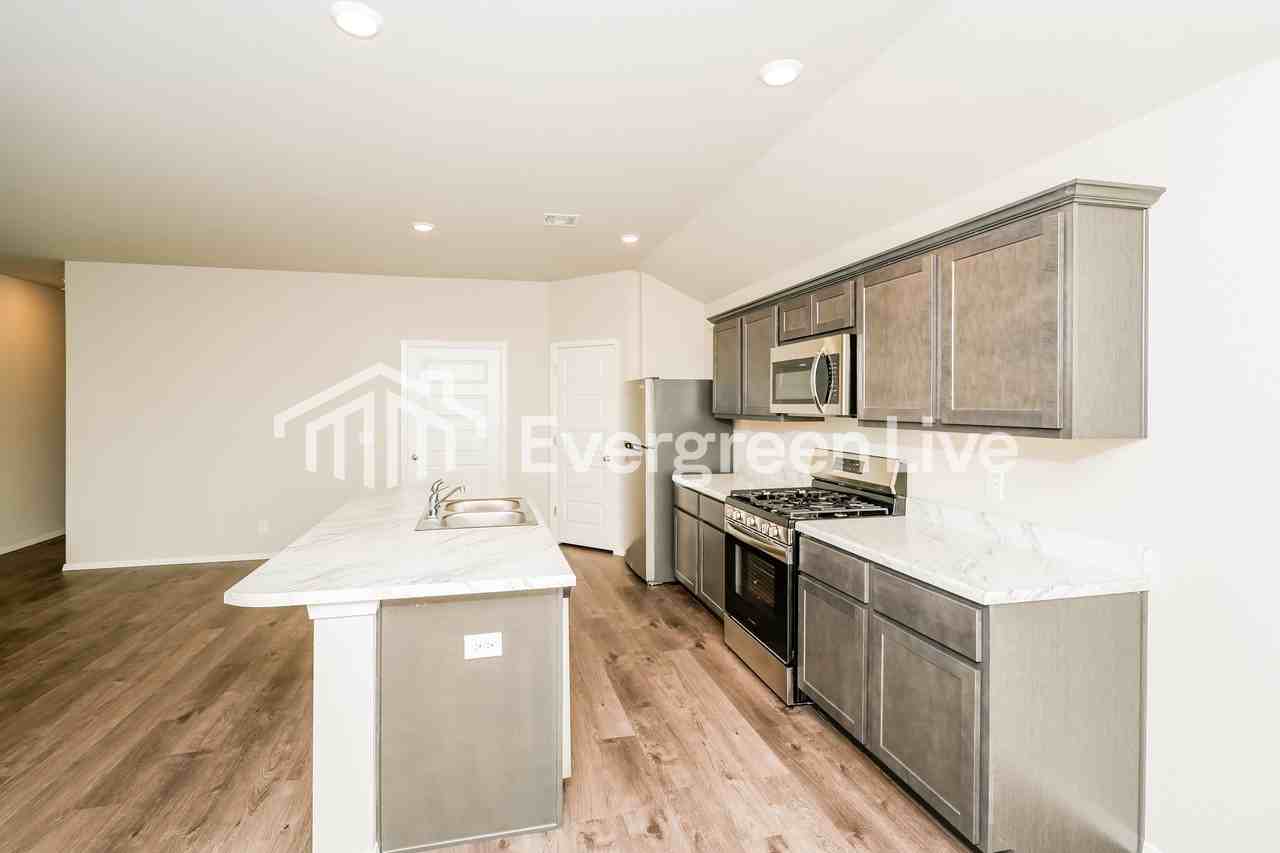 1118 Raven Dr - Photo 7 of 17