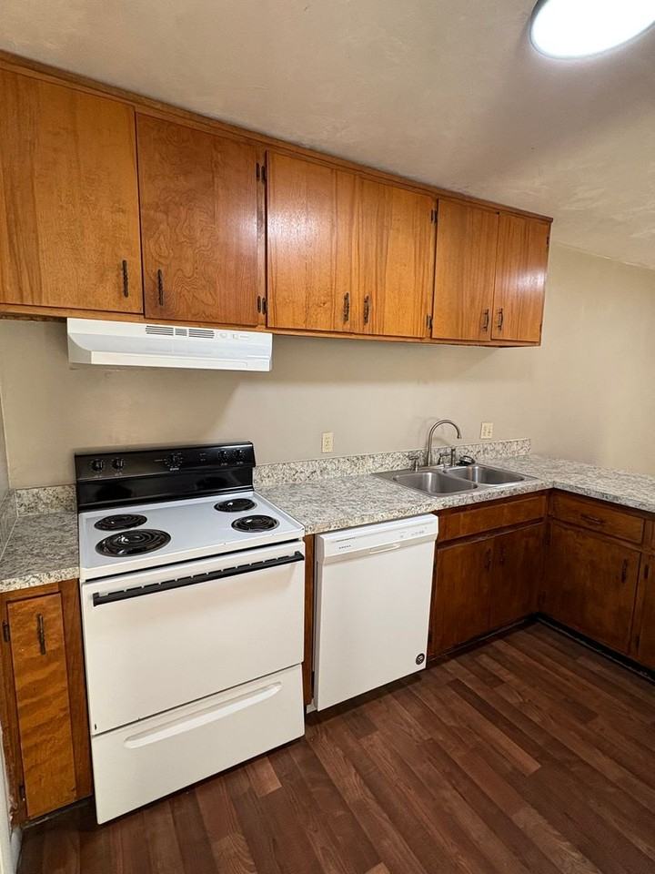 2691 N Point Blvd - Photo 2 of 9