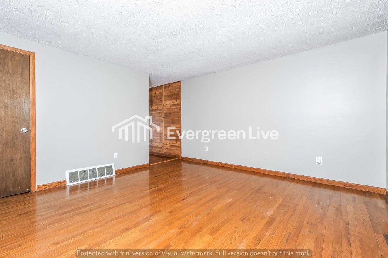 3594 Rockledge Dr - Photo 4 of 15