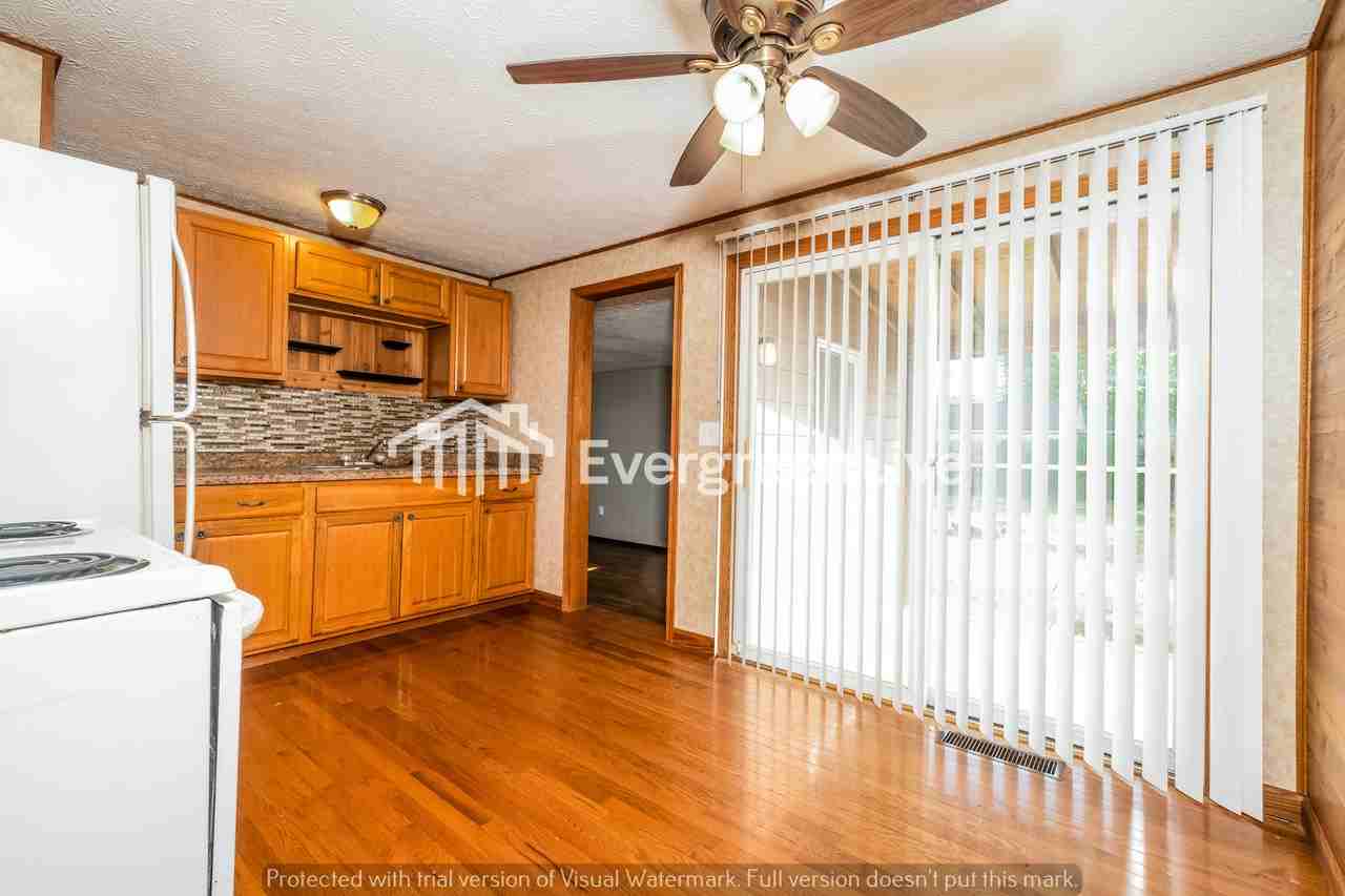 3594 Rockledge Dr - Photo 5 of 15