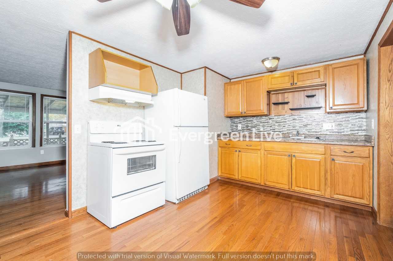 3594 Rockledge Dr - Photo 6 of 15