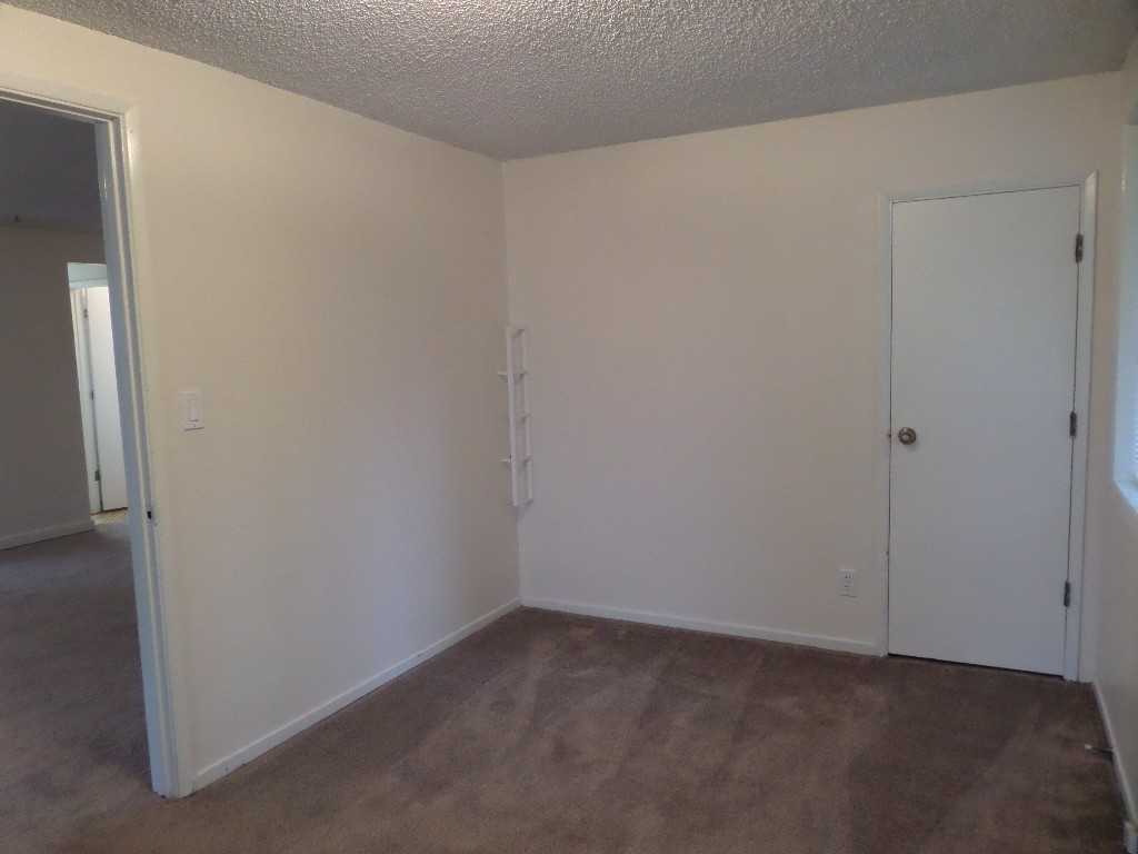 6910 Ne 131st Ave - Photo 7 of 12