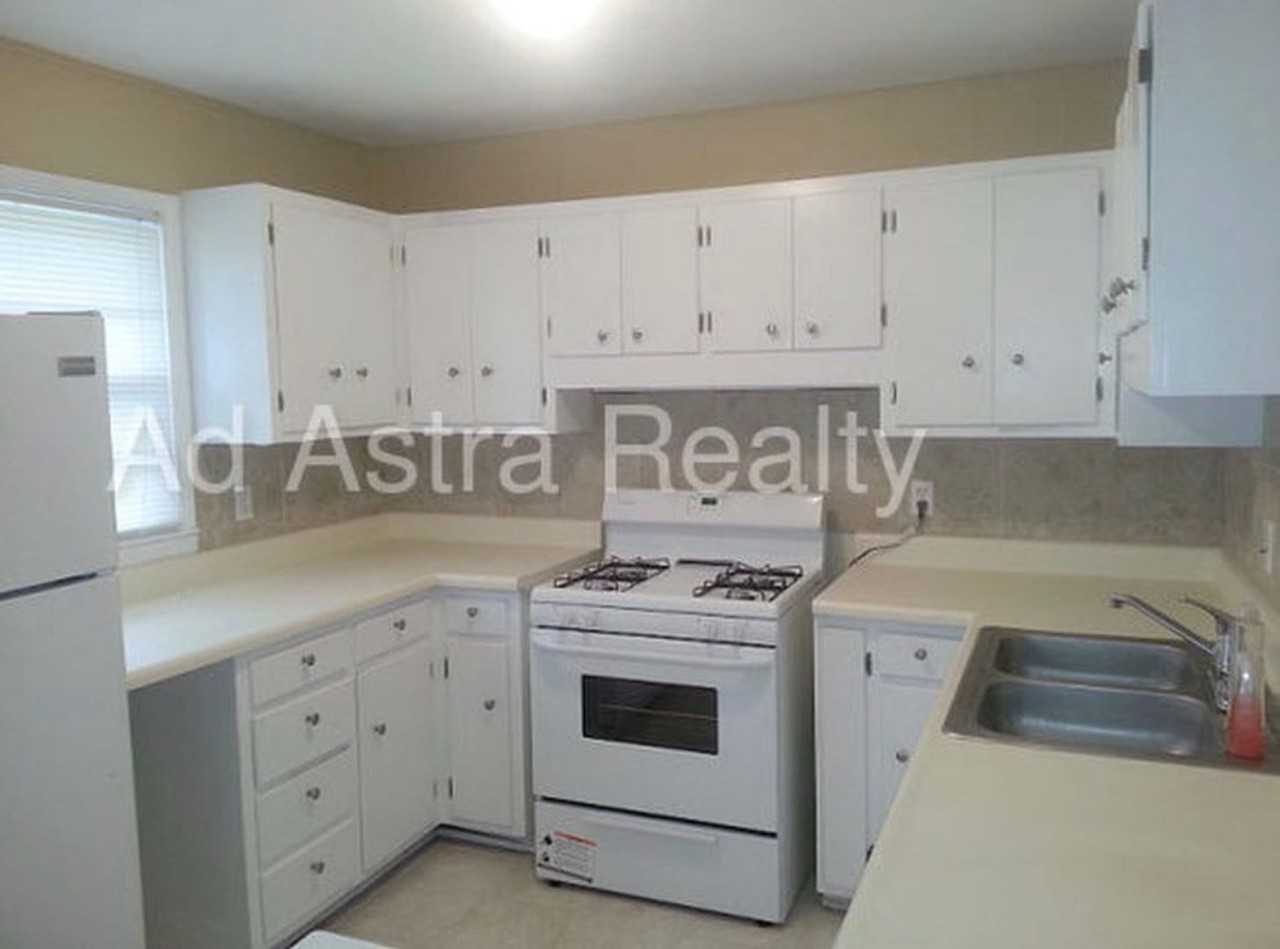 9706 E 65th Ter - Photo 4 of 6