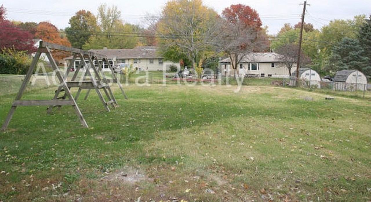 9706 E 65th Ter - Photo 5 of 6