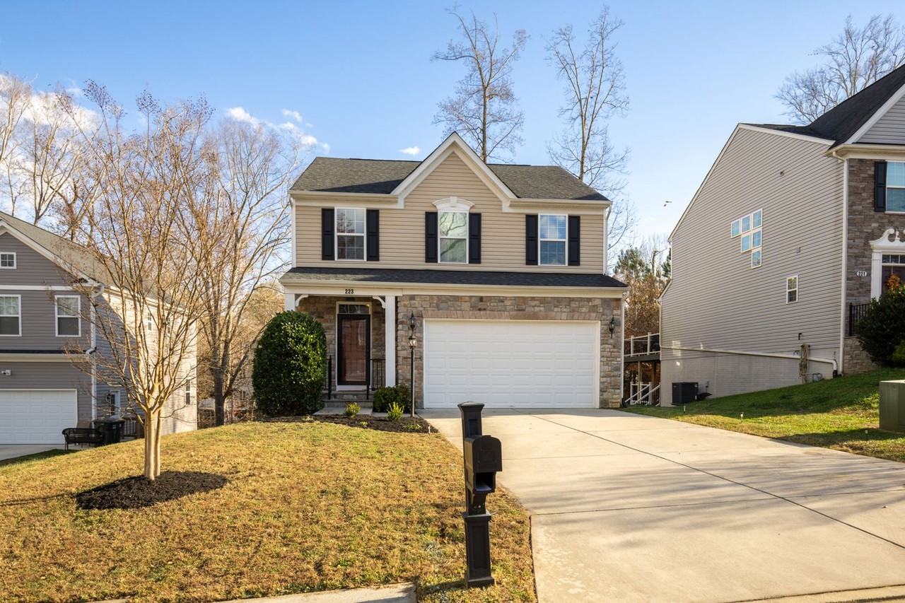 223 Bethune Dr - Photo 3 of 48