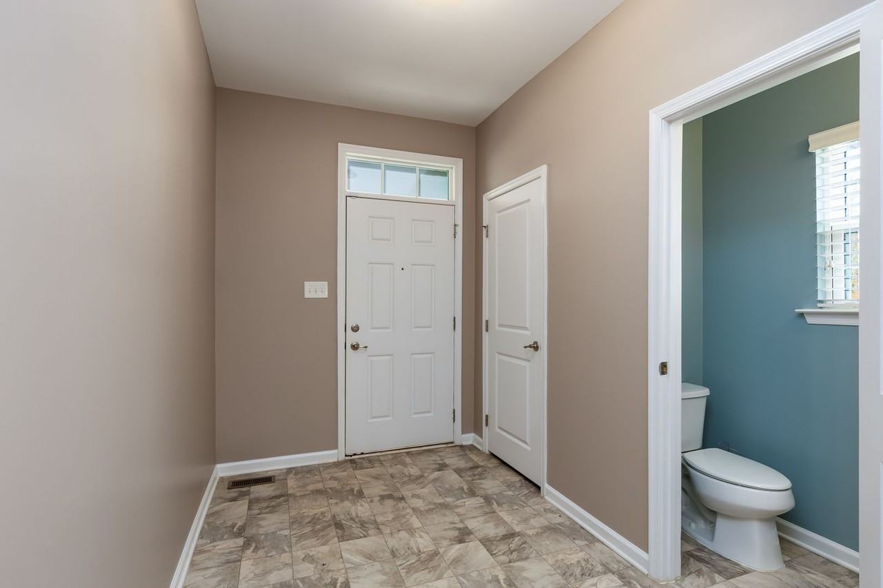 223 Bethune Dr - Photo 5 of 48