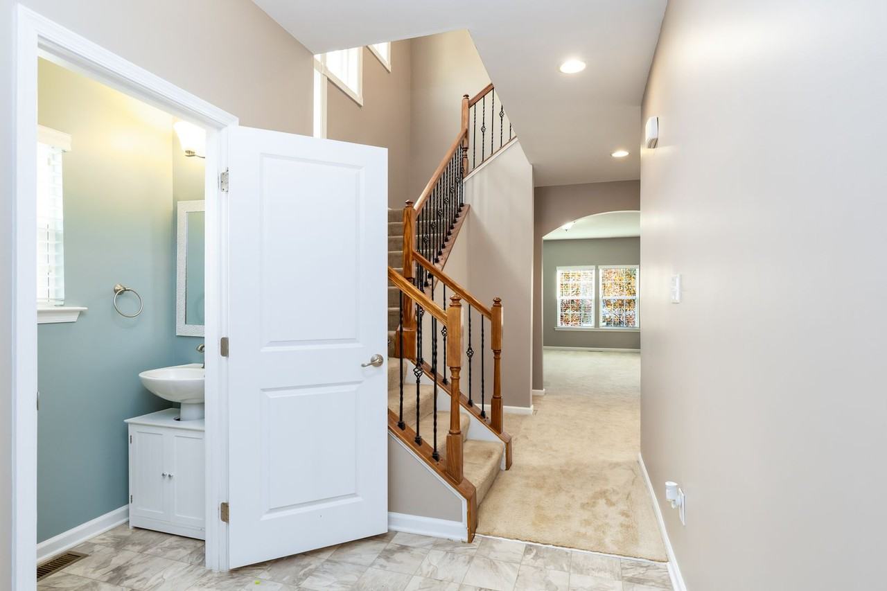 223 Bethune Dr - Photo 6 of 48