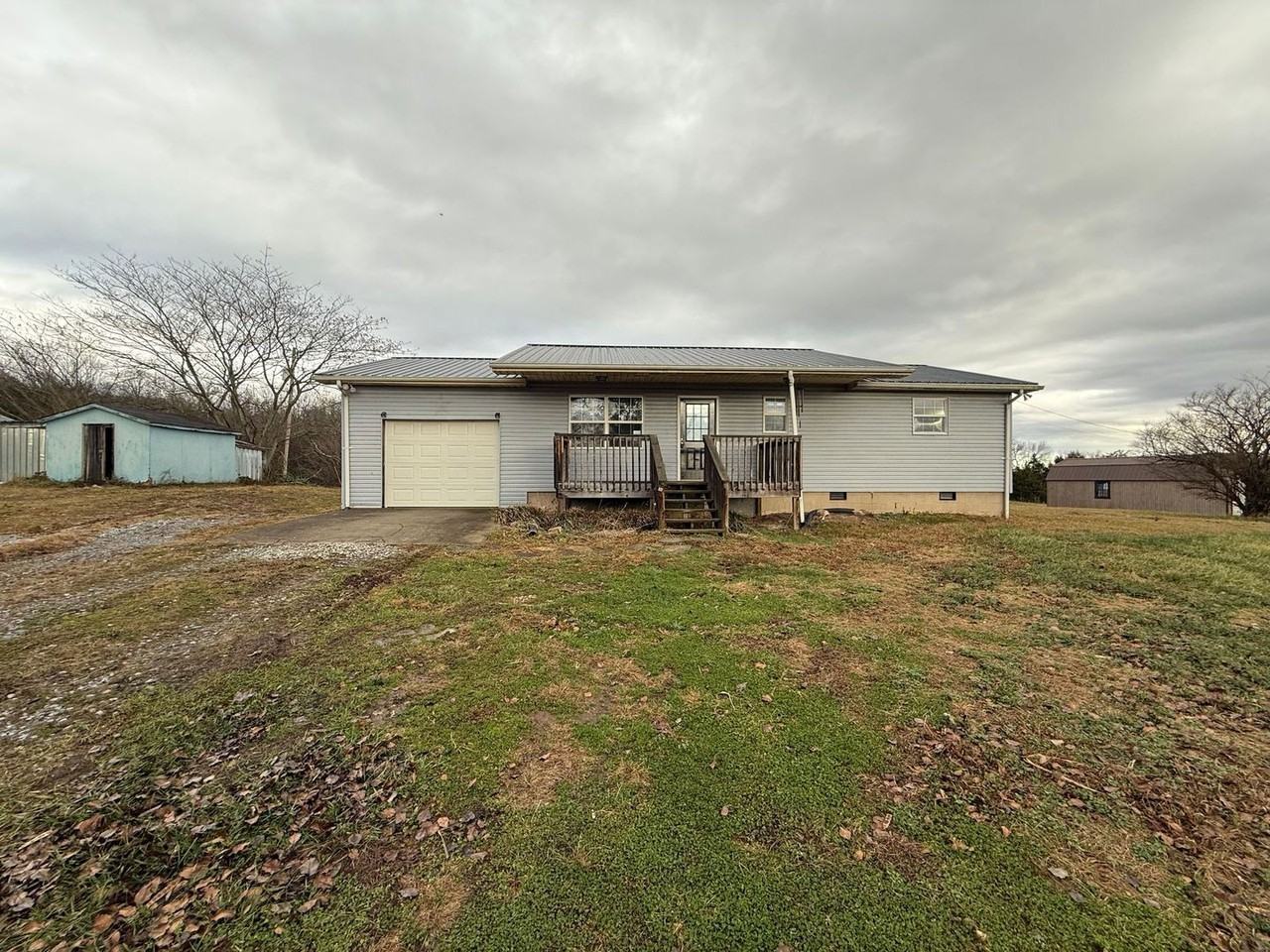 114 Greenview Dr - Photo 2 of 16