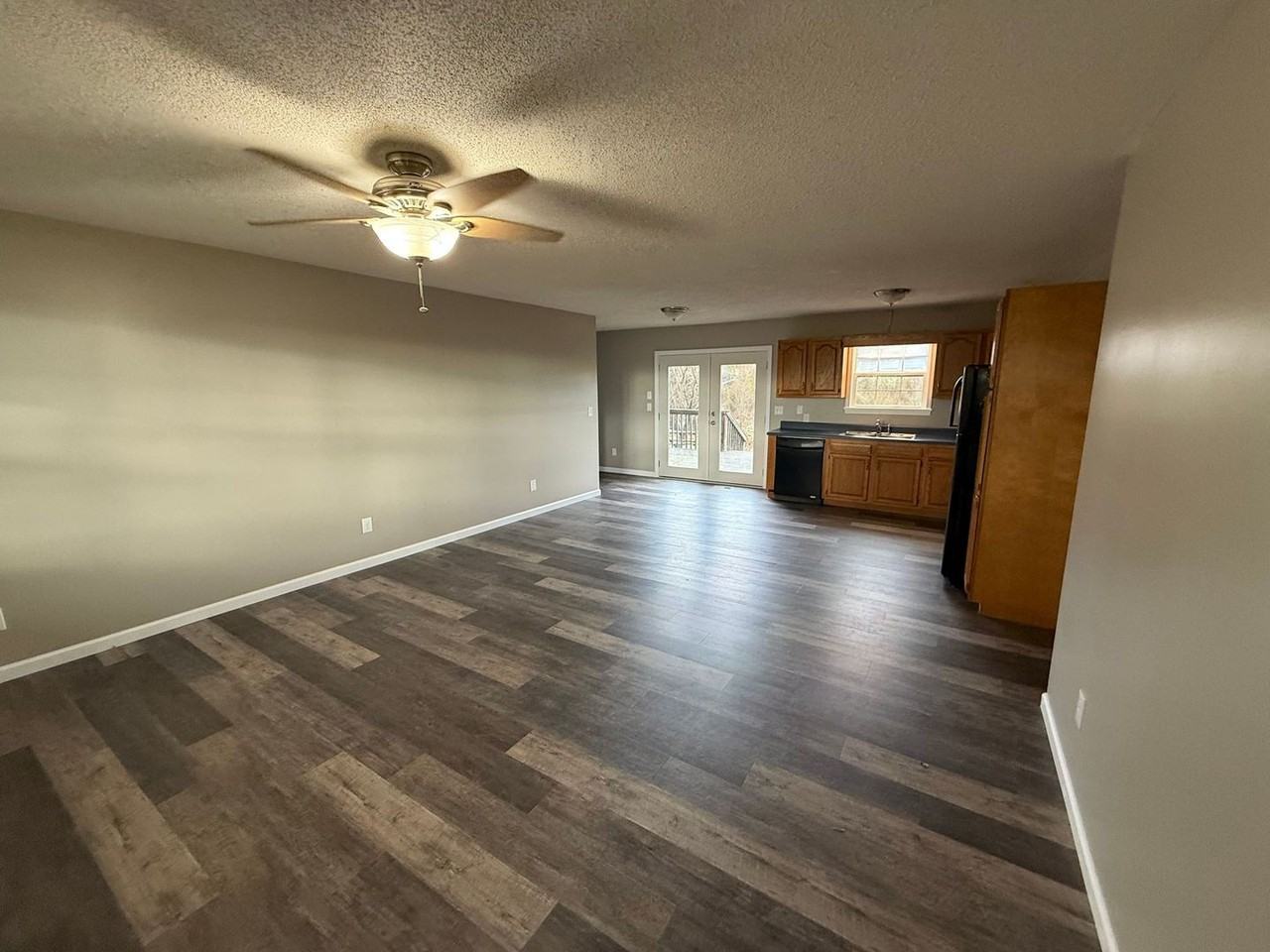 114 Greenview Dr - Photo 3 of 16