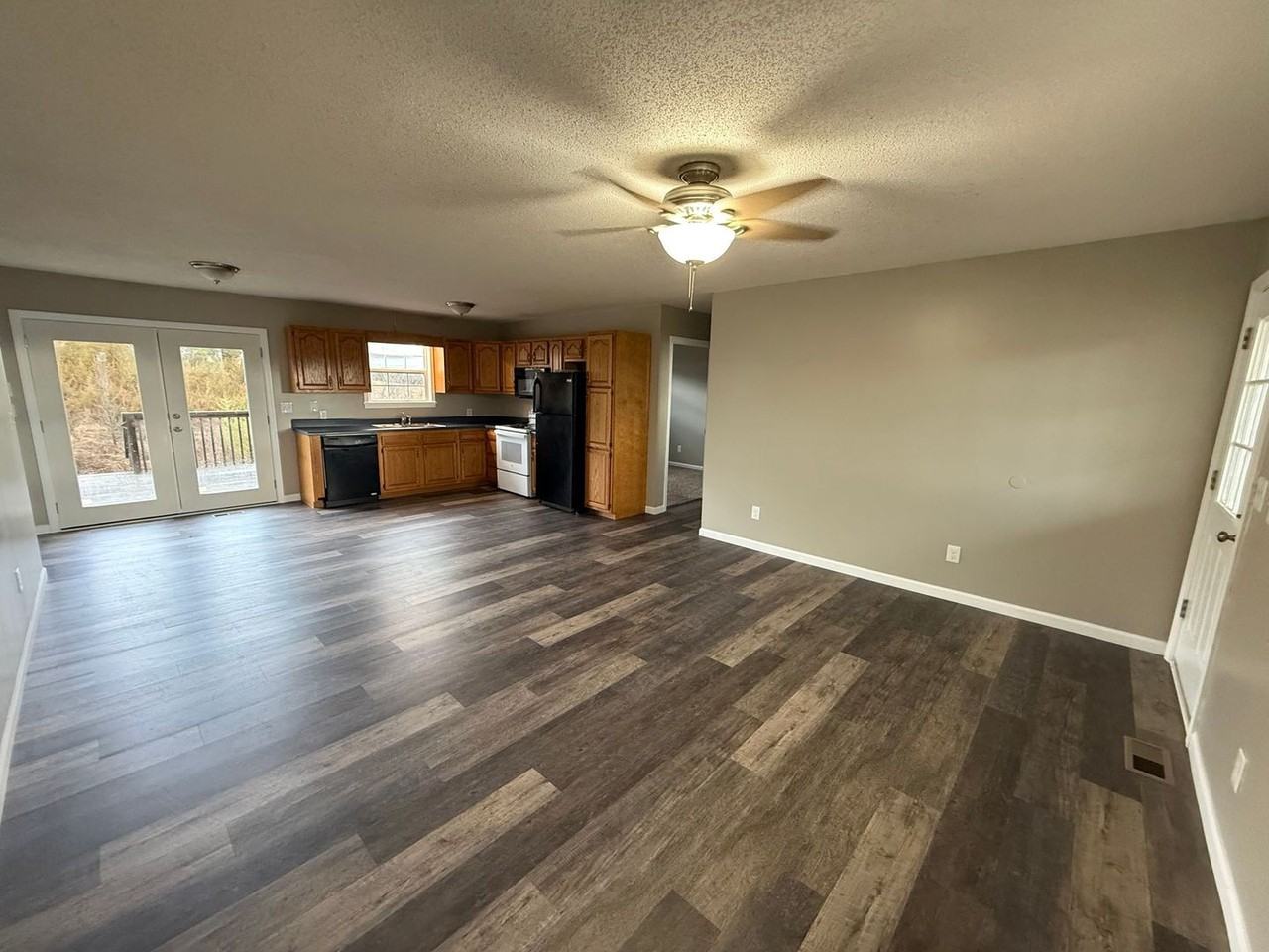 114 Greenview Dr - Photo 4 of 16