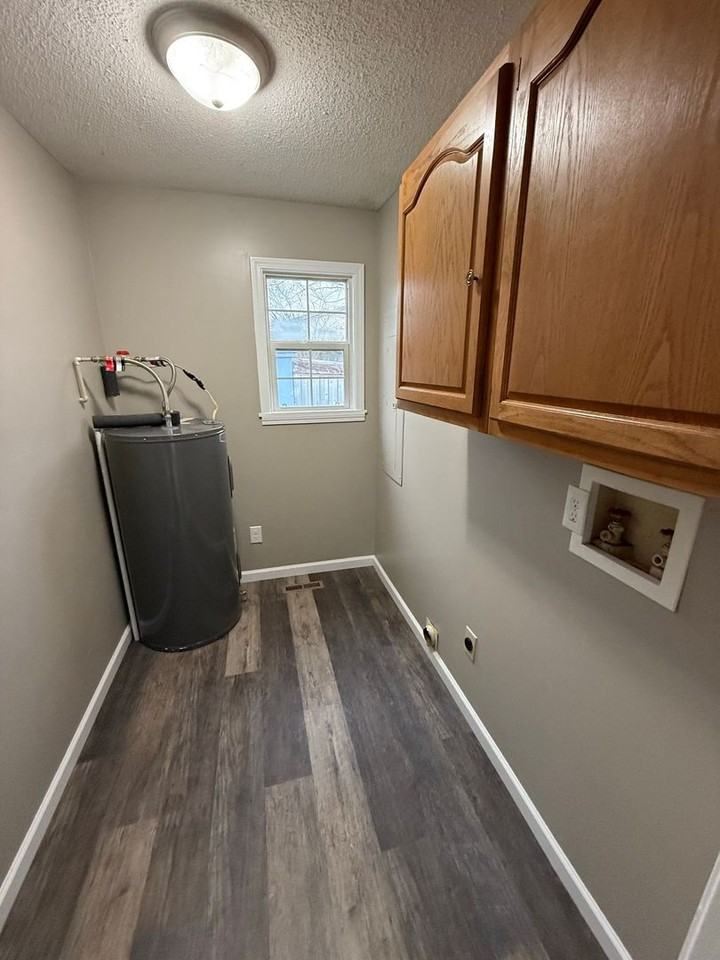 114 Greenview Dr - Photo 5 of 16