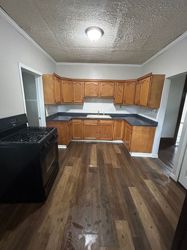 516 Greenwood Ave - Photo 4 of 12