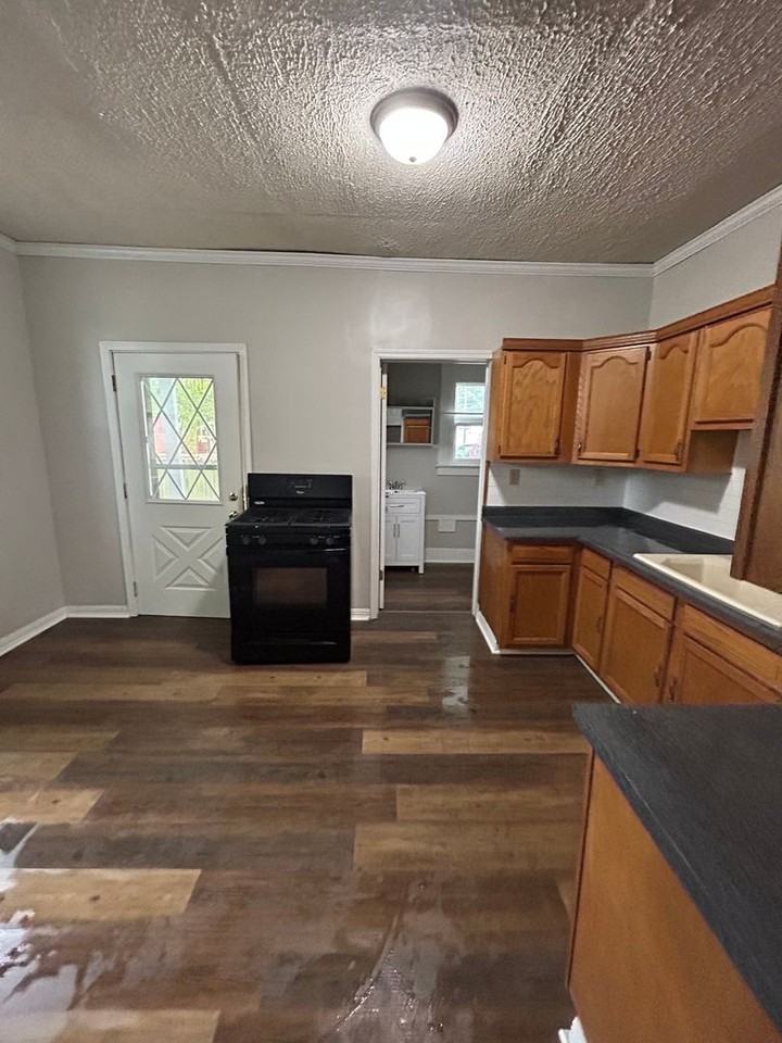 516 Greenwood Ave - Photo 5 of 12