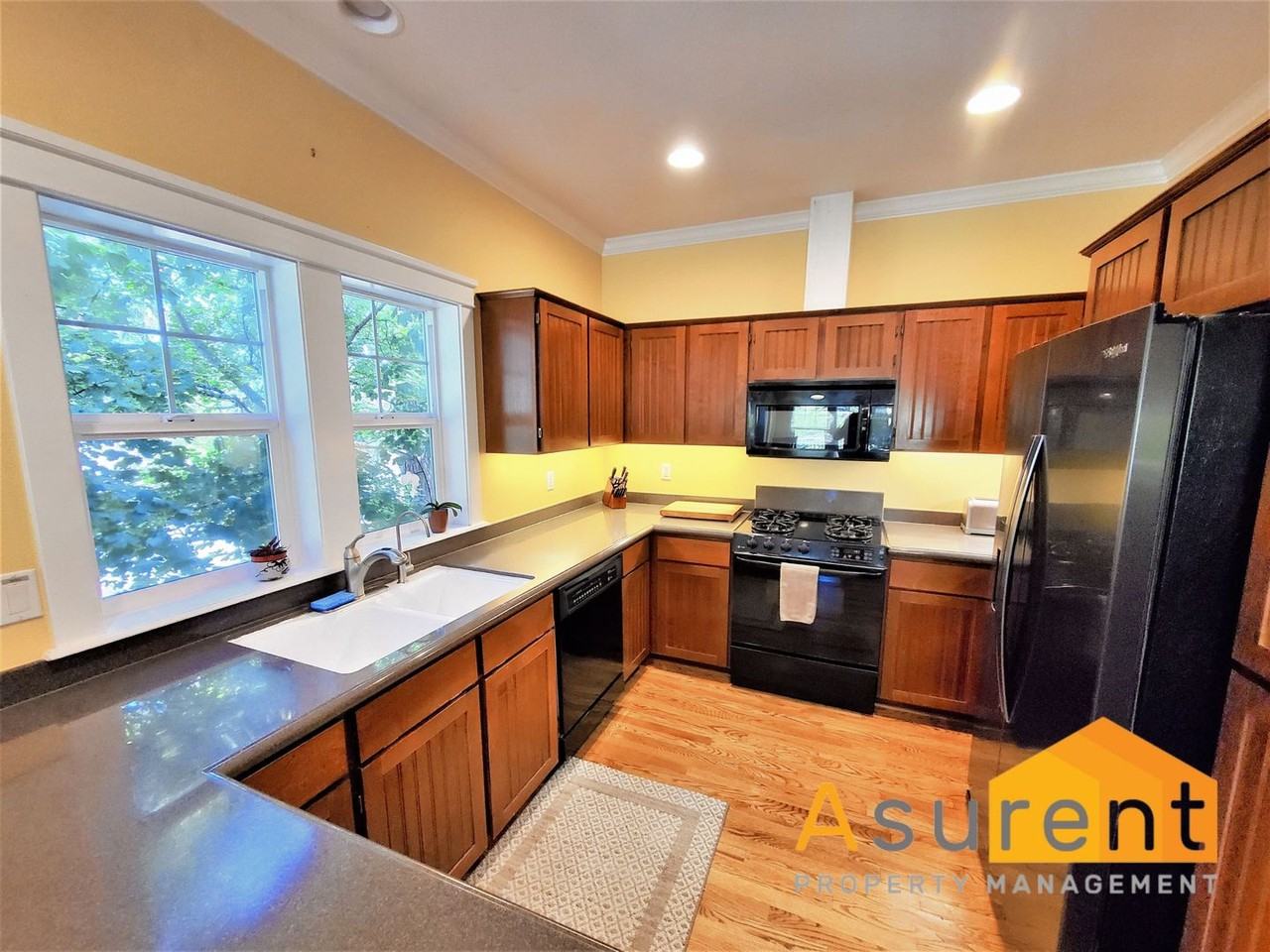 463 Holly St - Photo 5 of 17