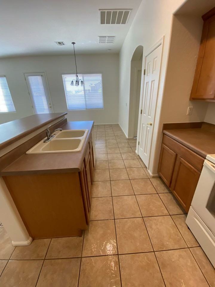 43897 W Kramer Ln - Photo 4 of 15