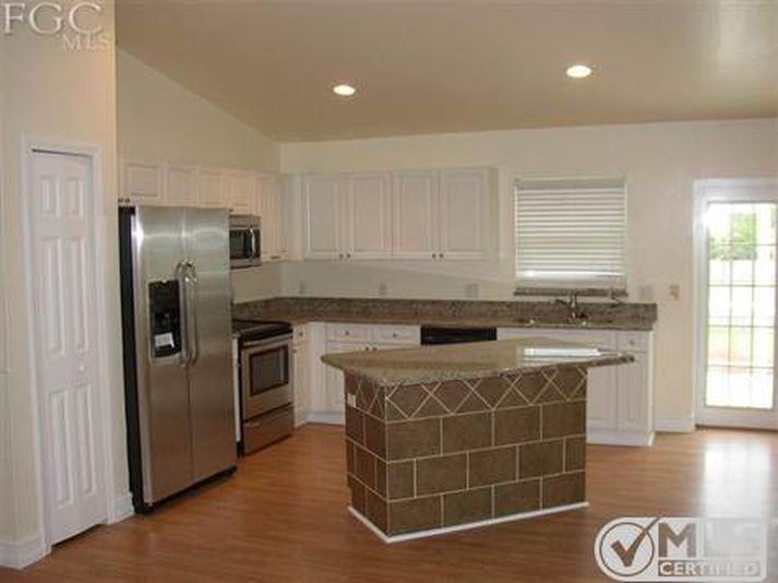 1818 Sw 42nd St - Photo 2 of 5