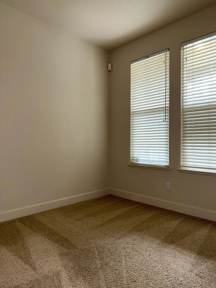 481 Jacobs Dr - Photo 5 of 35