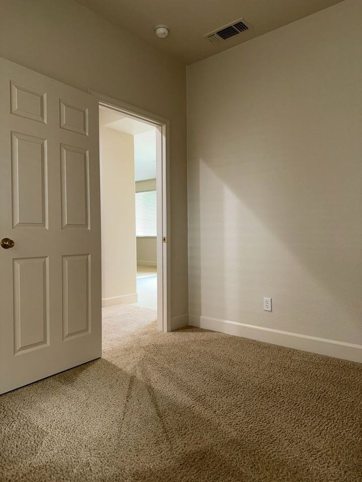 481 Jacobs Dr - Photo 6 of 35