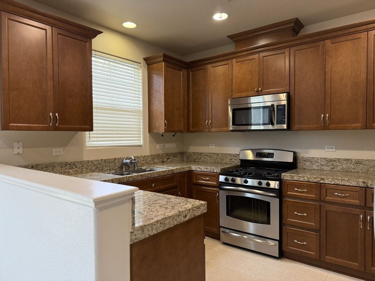 481 Jacobs Dr - Photo 7 of 35