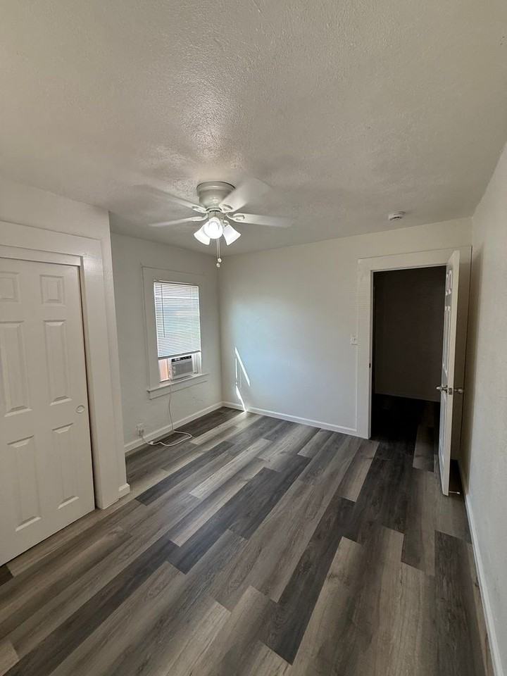 2266 S Eunice Ave - Photo 2 of 6