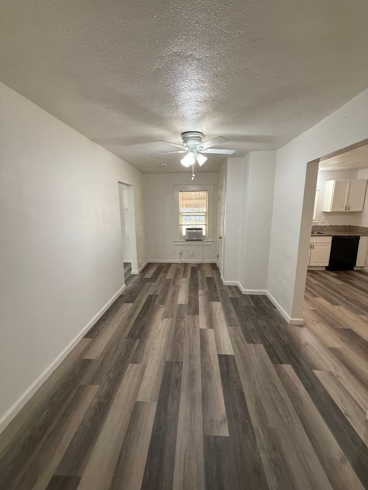 2266 S Eunice Ave - Photo 4 of 6