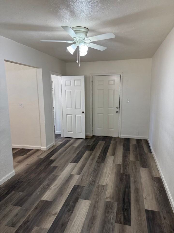 2266 S Eunice Ave - Photo 6 of 6