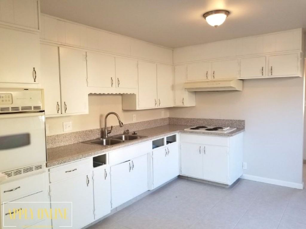 833 N E St - Photo 3 of 6