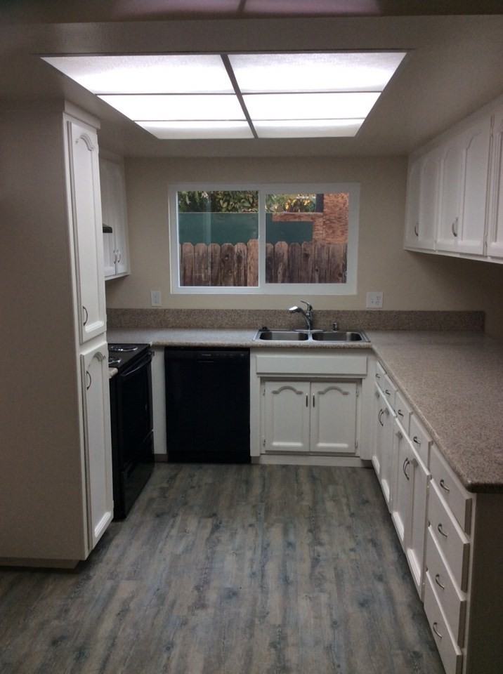 1743 N Maple St - Photo 3 of 28