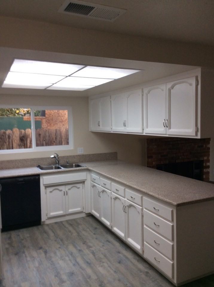 1743 N Maple St - Photo 4 of 28