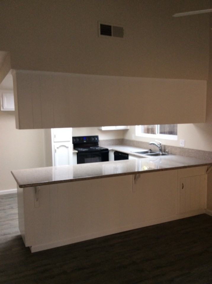 1743 N Maple St - Photo 7 of 28